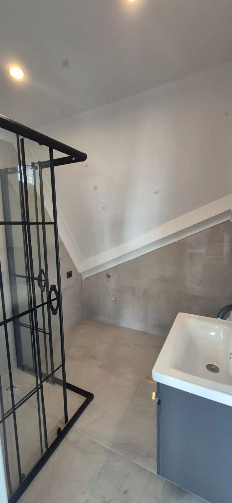 Denize Adımlar Mesafesinde, Villa Konforunda Lüks 3+1 – Merkezi Lokasyon