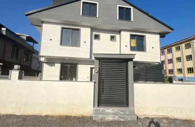 Ana Cadde Üzeri, Köşe Parsel, Okul ve Market Yanı 3+1 Lüks Villa