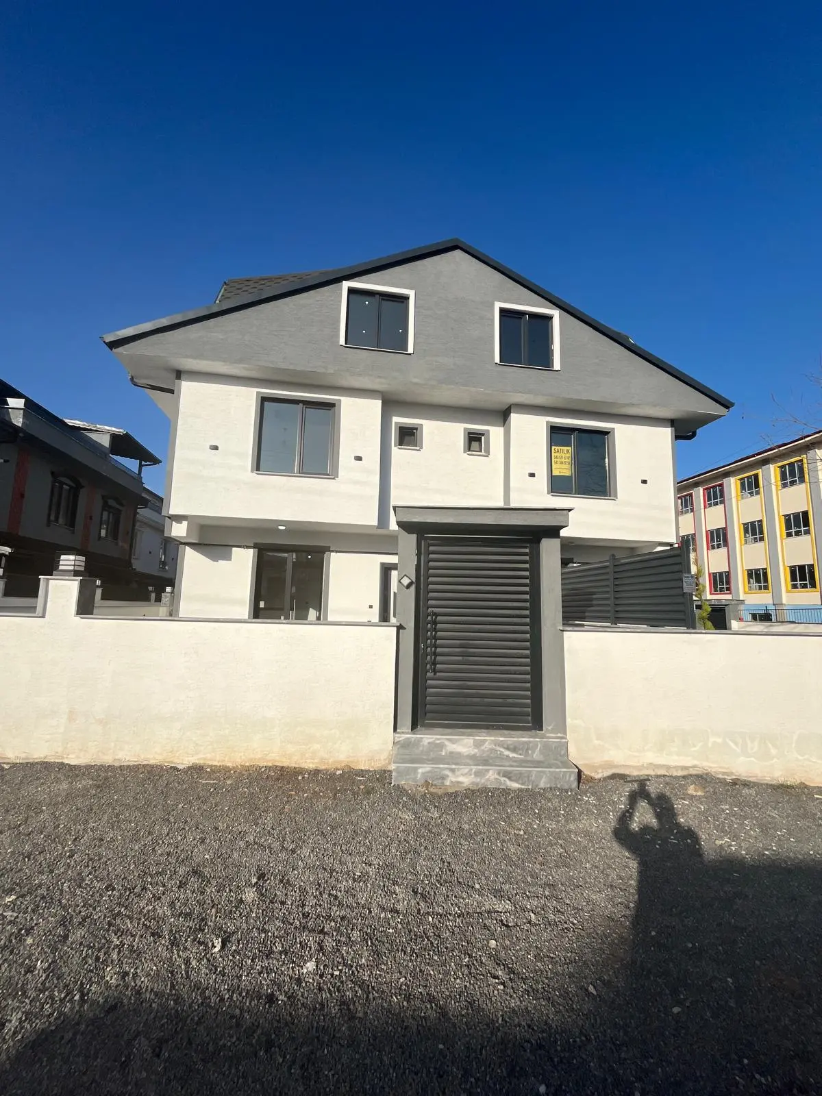 Ana Cadde Üzeri, Köşe Parsel, Okul ve Market Yanı 3+1 Lüks Villa